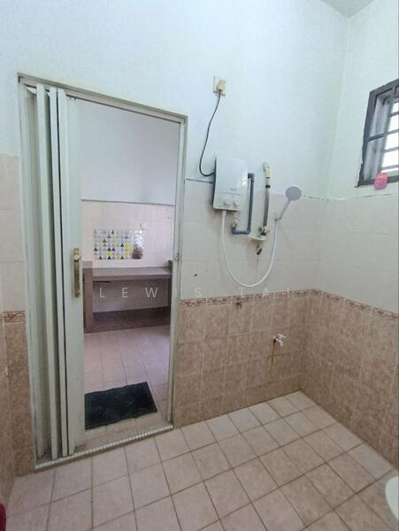 2-storey Terraced House for Rent in Taman Pulai Utama (Skudai) - Lewis Tai - Bathroom - PropertyGuru.com.my