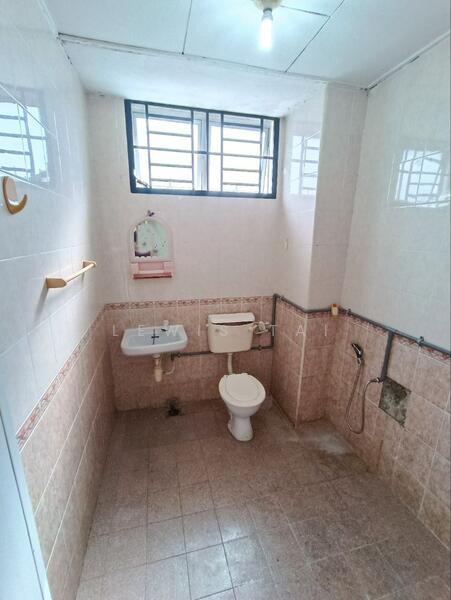 2-storey Terraced House for Rent in Taman Pulai Utama (Skudai) - Lewis Tai - Bathroom - PropertyGuru.com.my