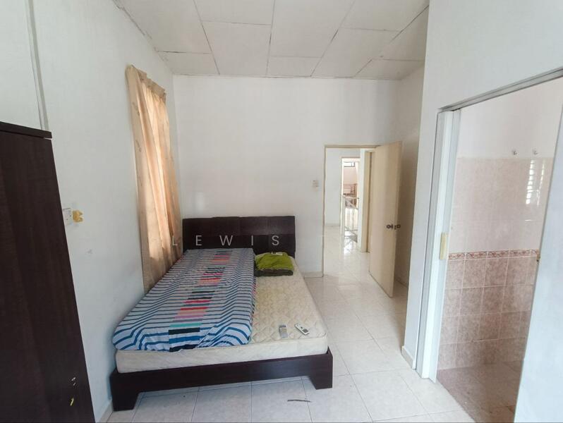 2-storey Terraced House for Rent in Taman Pulai Utama (Skudai) - Lewis Tai - Bedroom - PropertyGuru.com.my