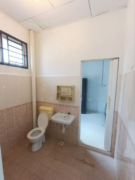 2-storey Terraced House for Rent in Taman Pulai Utama (Skudai) - Lewis Tai - Bathroom - PropertyGuru.com.my