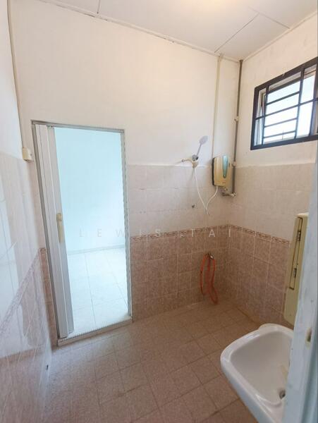 2-storey Terraced House for Rent in Taman Pulai Utama (Skudai) - Lewis Tai - Bathroom - PropertyGuru.com.my