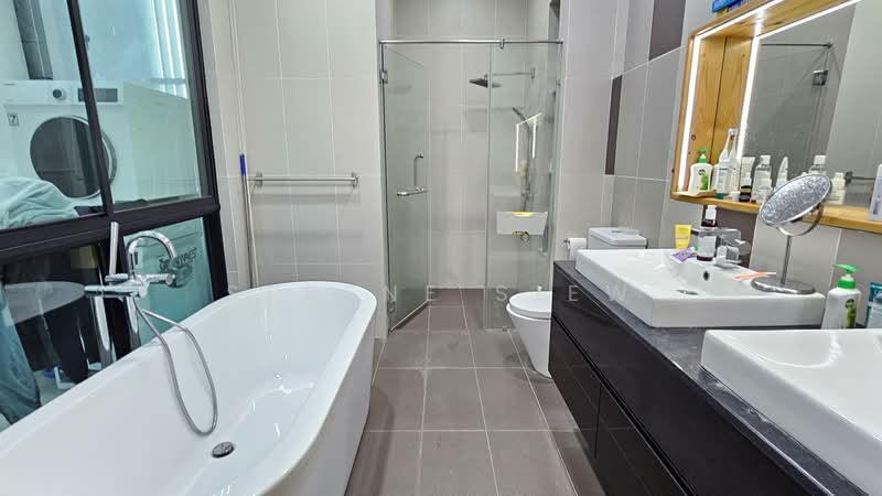 Junior Master Bathroom