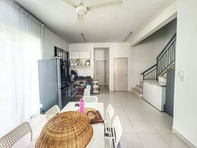 2-storey Terraced House for Sale in Puncak Alam (Selangor) - Nur Hanizah - Kitchen - PropertyGuru.com.my