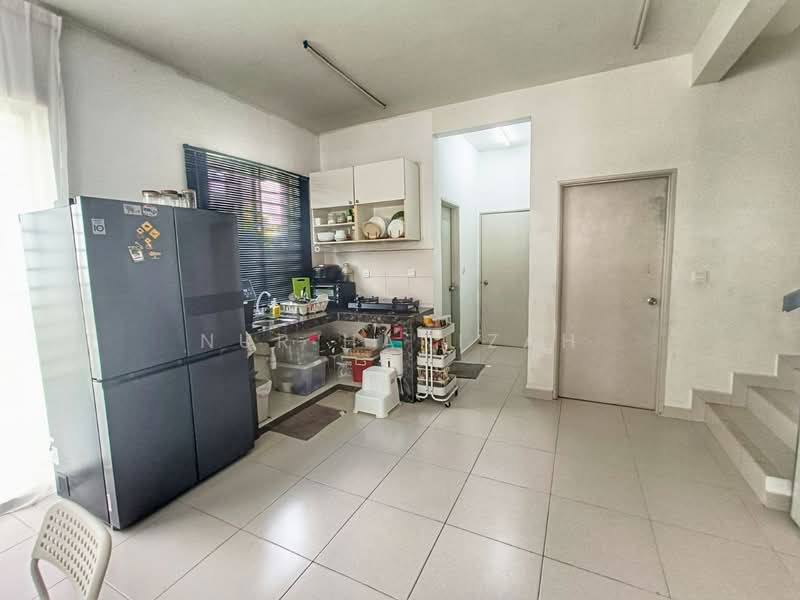 2-storey Terraced House for Sale in Puncak Alam (Selangor) - Nur Hanizah - Kitchen - PropertyGuru.com.my