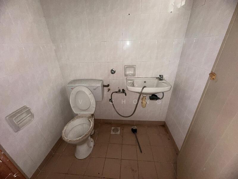 Bathroom 3 (Downstairs)