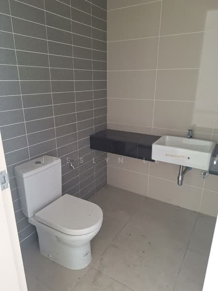 Semi-Detached House for Sale in Eco Majestic (Semenyih) - Jesslyn Lee - Bathroom - PropertyGuru.com.my