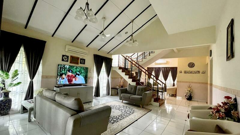 Rumah Berkembar untuk Dijual di Bandar Tasik Kesuma (Beranang) - Halim HP - Living Room - PropertyGuru.com.my