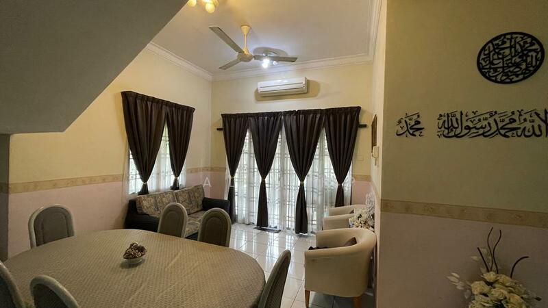 Rumah Berkembar untuk Dijual di Bandar Tasik Kesuma (Beranang) - Halim HP - Living Room - PropertyGuru.com.my