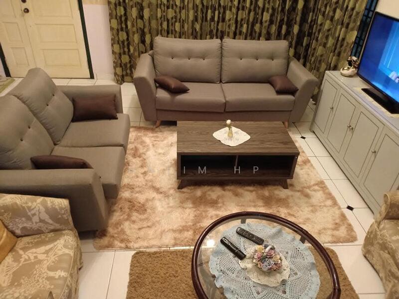 Rumah Berkembar untuk Dijual di Bandar Tasik Kesuma (Beranang) - Halim HP - Living Room - PropertyGuru.com.my