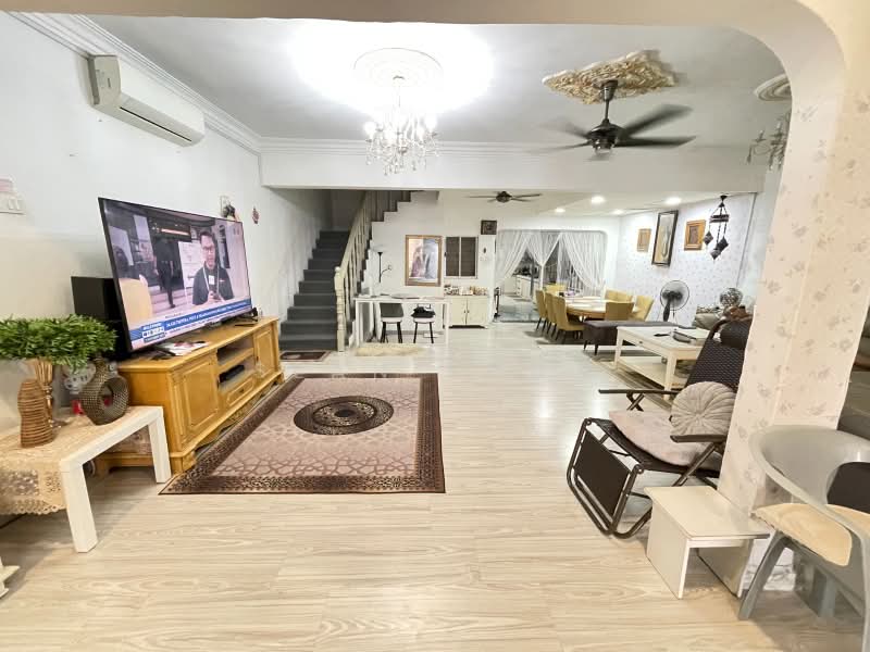 Rumah Teres 2 Tingkat untuk Dijual di Selayang (Selangor) - Sean Yong - Living Room - PropertyGuru.com.my