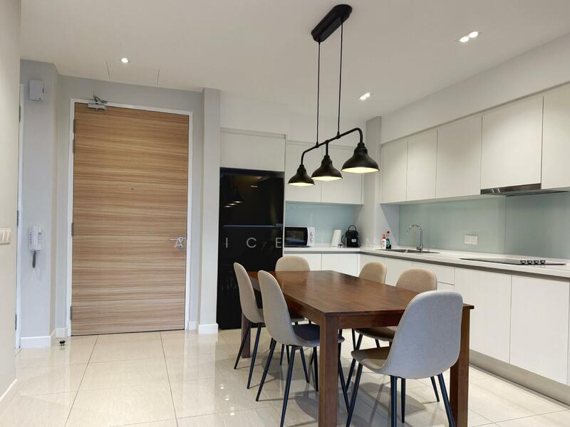 Dining & Kitchen Area