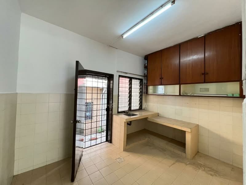 2-storey Terraced House for Sale in Taman Sri Sinar (Segambut) - Tess Tan - Kitchen - PropertyGuru.com.my