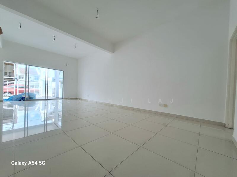 Taman Dato Demang untuk Untuk Dijual - RM 780,000, Mac 2026 - Living Room - PropertyGuru.com.my