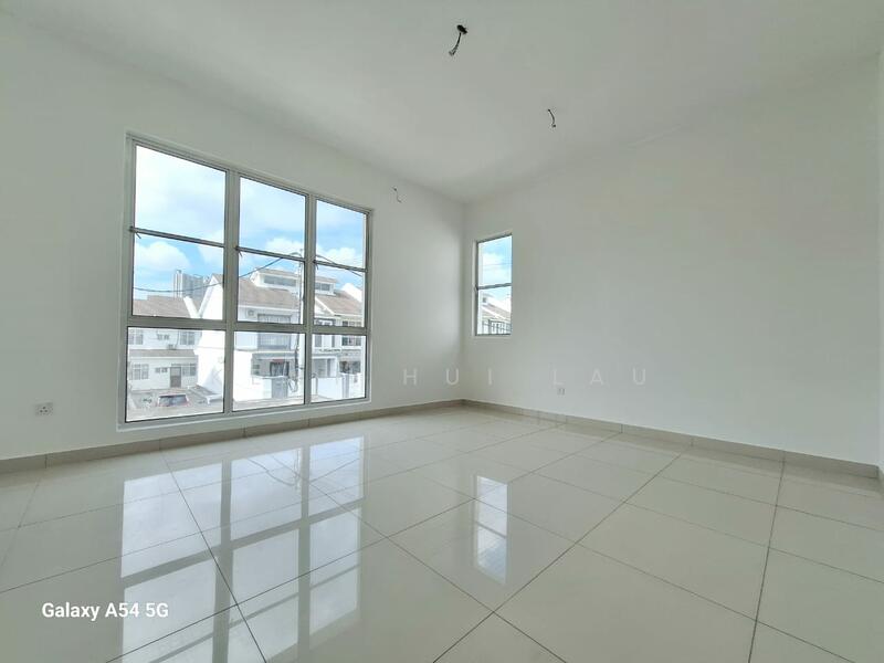 Taman Dato Demang untuk Untuk Dijual - RM 780,000, Mac 2026 - Living Room - PropertyGuru.com.my