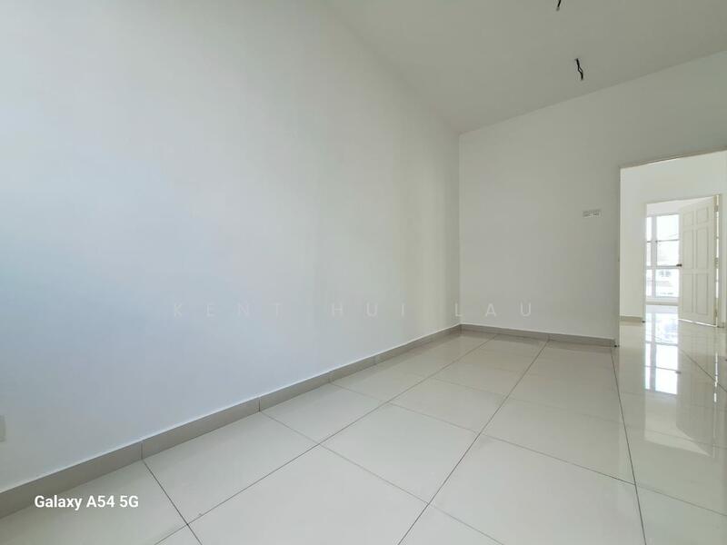 Taman Dato Demang untuk Untuk Dijual - RM 780,000, Mac 2026 - Living Room - PropertyGuru.com.my