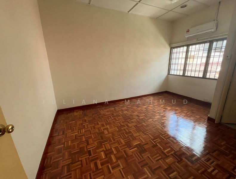Rumah Teres 2 Tingkat untuk Disewa di Taman Tun Dr Ismail (Kuala Lumpur) - Juliana Mahmud - Bedroom - PropertyGuru.com.my