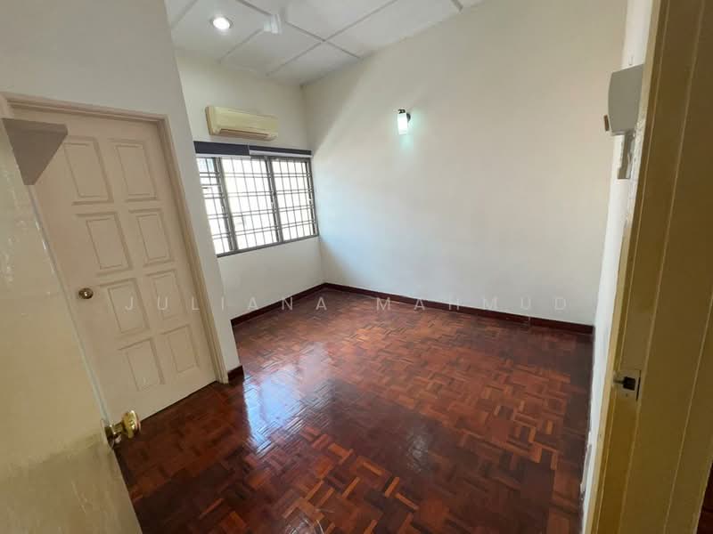 Rumah Teres 2 Tingkat untuk Disewa di Taman Tun Dr Ismail (Kuala Lumpur) - Juliana Mahmud - Bedroom - PropertyGuru.com.my