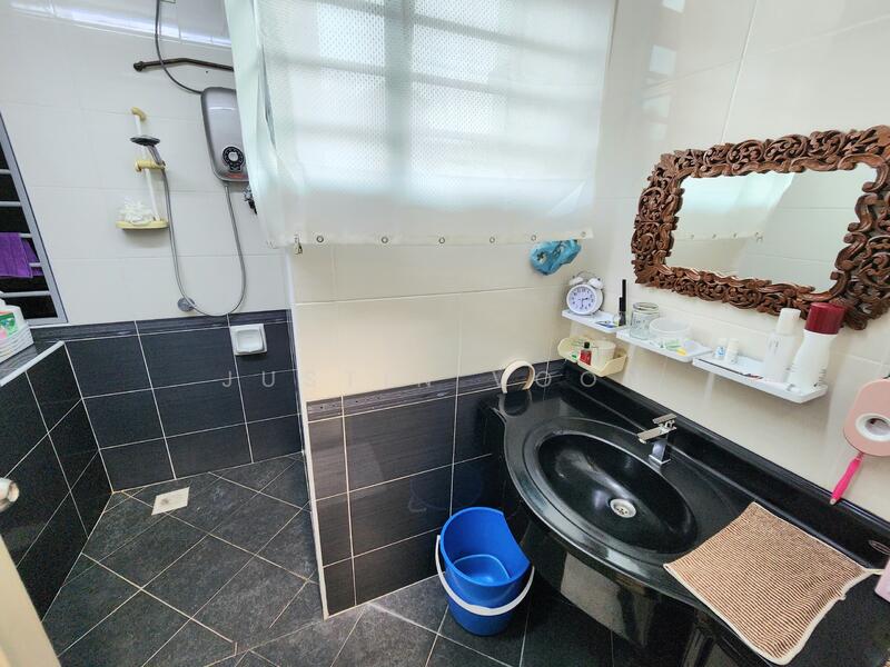 Terraced House for Sale in Taman Seri Bukit Segambut (Batu) - Justin Voon - Bathroom - PropertyGuru.com.my