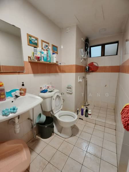 Pangsapuri untuk Dijual di Anjung Hijau (Greenfields) - Desmond Tang - Bathroom - PropertyGuru.com.my