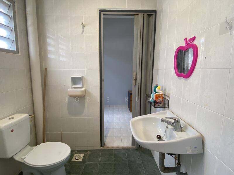 Sharing Bathroom for Bedroom 2 and 3 