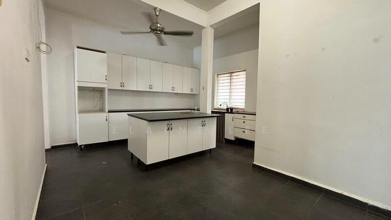 Dry Kitchen - island