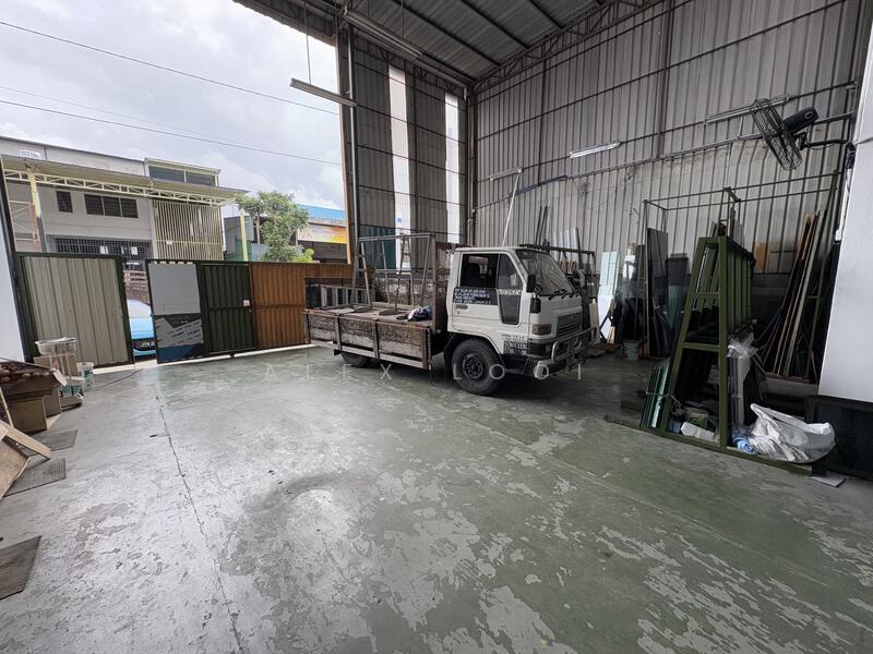 For Rent - Kawasan Perindustrian Taman Universiti Factory