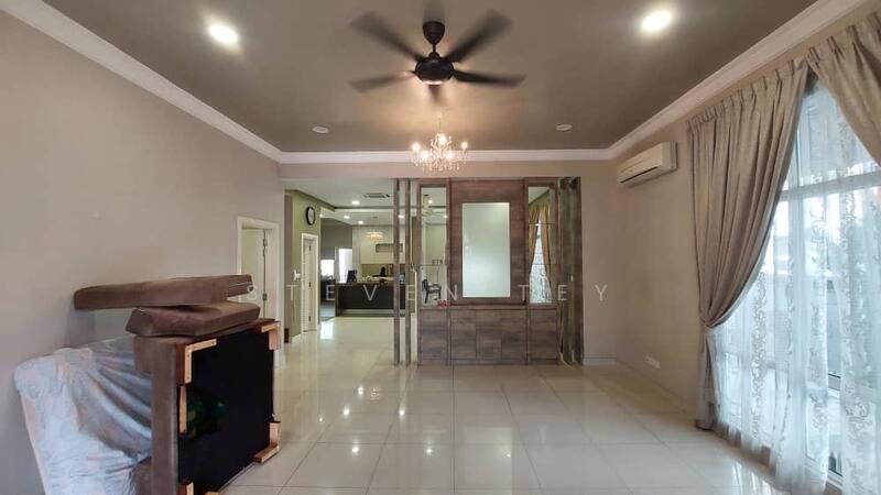 Rumah Berkembar untuk Dijual di Setia Eco Park (Setia Alam) - Steven Tey - Living Room - PropertyGuru.com.my