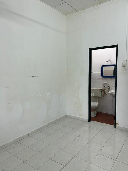 1-storey Terraced House for Sale in Pasir Gudang (Johor) - Kavin Tan - Bathroom - PropertyGuru.com.my