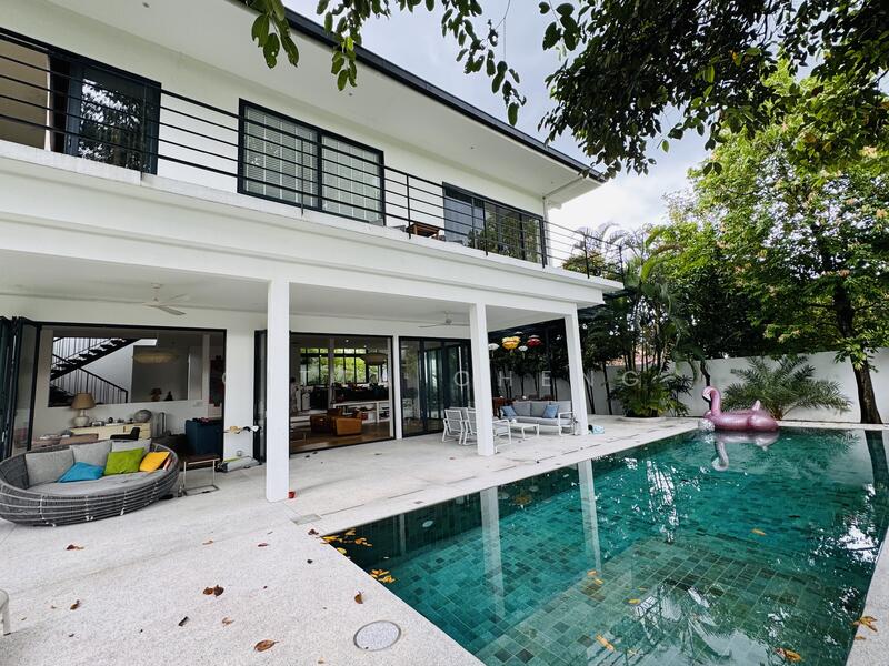 Exterior & swimming pool