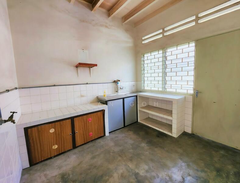 Terraced House for Sale in Island Glades (Jelutong) - Qyan Goh - Kitchen - PropertyGuru.com.my