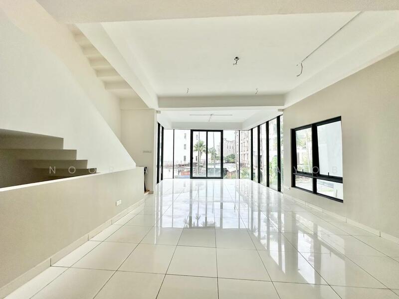 4-storey Terraced House for Sale in Damansara Perdana (Selangor) - Noor Aini Bt Ayob - Living Room - PropertyGuru.com.my