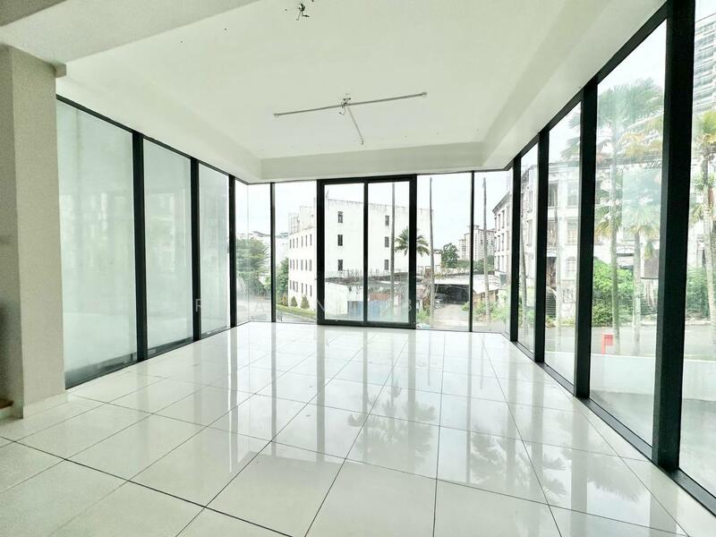 4-storey Terraced House for Sale in Damansara Perdana (Selangor) - Noor Aini Bt Ayob - Living Room - PropertyGuru.com.my