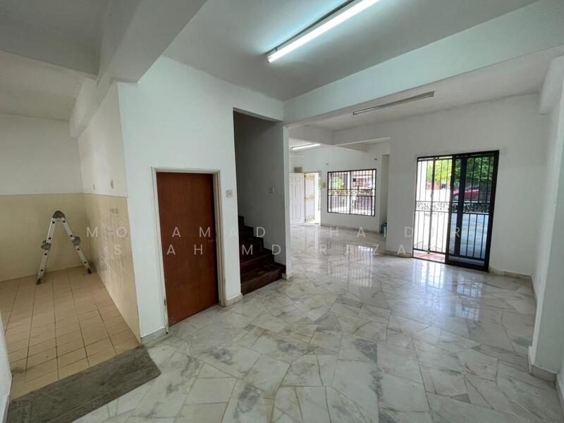 Rumah Teres untuk Dijual di Taman Pinggiran Senawang (Sungai Gadut) - Mohamad Khaidir Shah Md Razak - Entrance - PropertyGuru.com.my