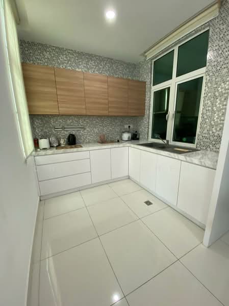 Kondominium untuk Disewa di Gurney Paragon - Chan Yi Shen - Kitchen - PropertyGuru.com.my