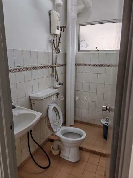 Apartment for Rent at Kenanga Apartments - Ong KK - Bathroom - PropertyGuru.com.my