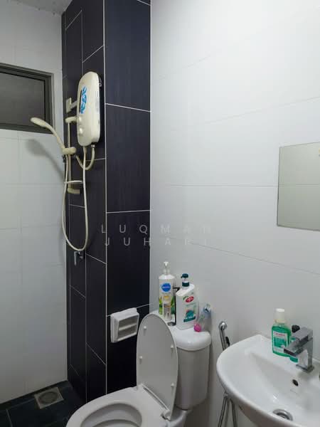 Service Residence for Sale at Seasons Garden Residences - Luqman Juhari - Bathroom - PropertyGuru.com.my