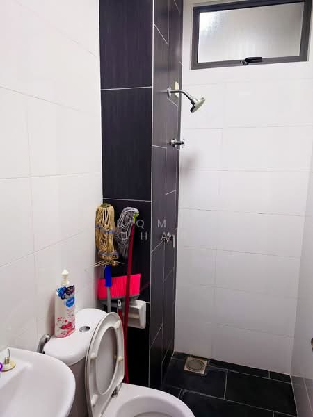 Service Residence for Sale at Seasons Garden Residences - Luqman Juhari - Bathroom - PropertyGuru.com.my