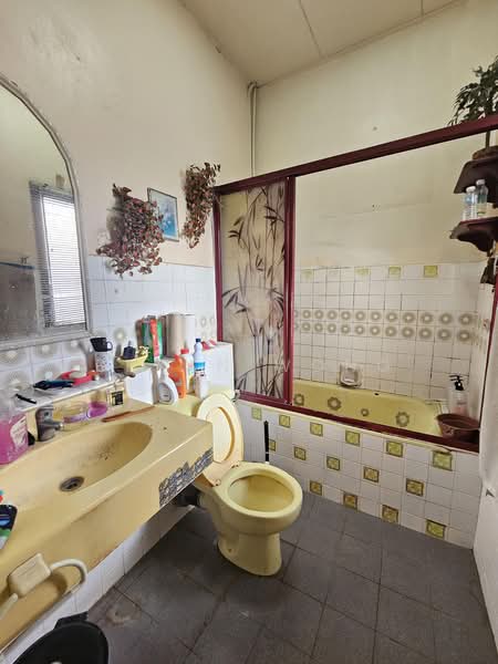 Rumah Teres 2 Tingkat untuk Dijual di Damansara Jaya (Petaling Jaya) - Bryan Wong - Bathroom - PropertyGuru.com.my