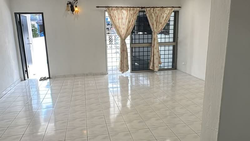 2-storey Terraced House for Sale in Taman Klang Utama (Kapar) - Elwin Chok - Living Room - PropertyGuru.com.my