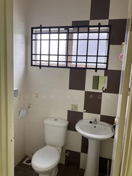Rumah Teres 2-Tingkat untuk Disewa di Falim (Ipoh) - Nicholas Poh - Bathroom - PropertyGuru.com.my