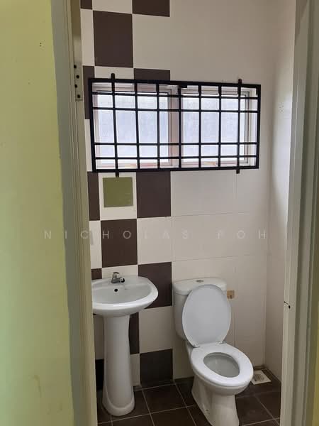 Rumah Teres 2-Tingkat untuk Disewa di Falim (Ipoh) - Nicholas Poh - Bathroom - PropertyGuru.com.my