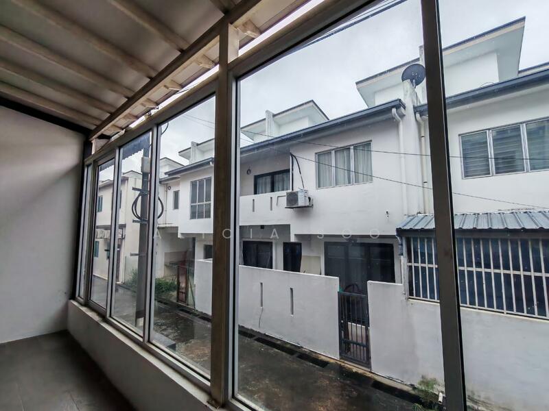2-storey Terraced House for Sale in Bandar Seri Coalfields (Sungai Buloh) - Alicia Soo - Balcony - PropertyGuru.com.my