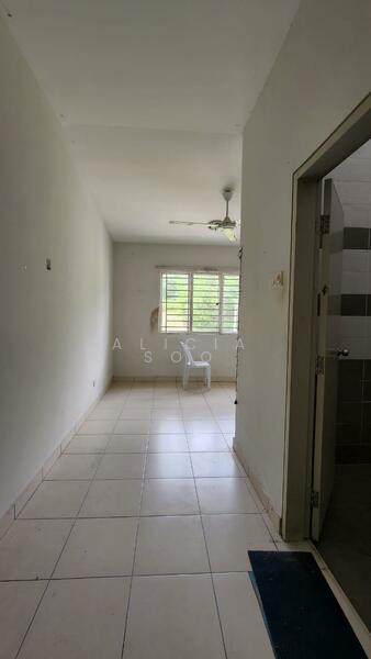 2-storey Terraced House for Sale in Sungai Buloh (Selangor) - Alicia Soo - Corridor - PropertyGuru.com.my