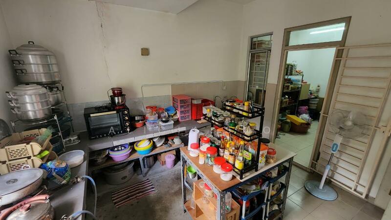 2-storey Terraced House for Sale in Sungai Buloh (Selangor) - Alicia Soo - Kitchen - PropertyGuru.com.my