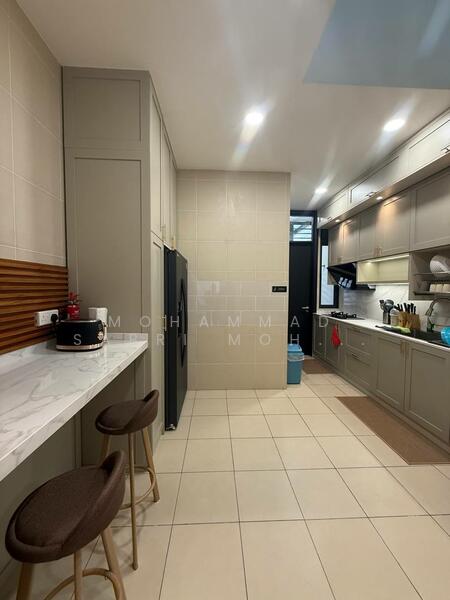 Ground/Level 1: Kitchen