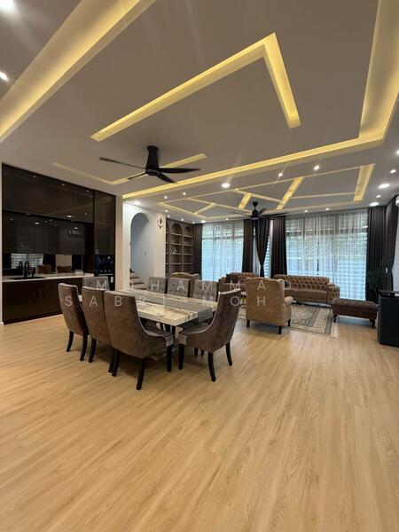 Ground/Level 1: Dining area