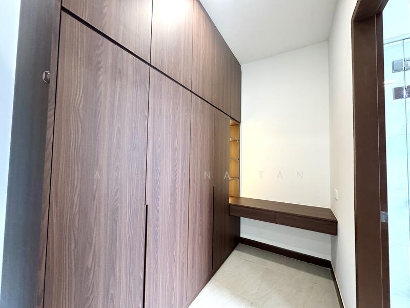 Built in wardrobe @ Master Bedroom 
