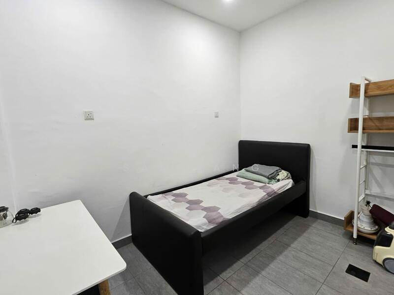 Medium Bedroom with aircond