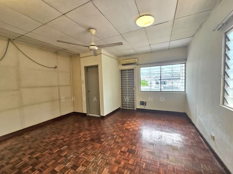 Rumah Teres 2 Tingkat untuk Dijual di Petaling Jaya (Selangor) - Bryan Wong - Living Room - PropertyGuru.com.my