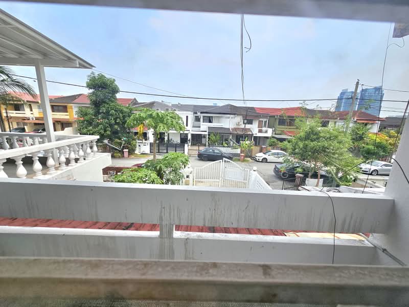 Rumah Teres 2 Tingkat untuk Dijual di Petaling Jaya (Selangor) - Bryan Wong - Balcony - PropertyGuru.com.my